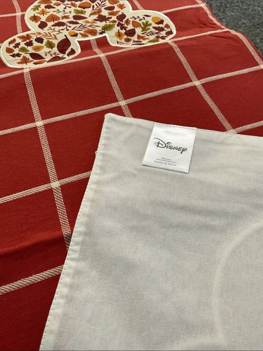 🍁 Disney table runner Fall/Autumn. Mickey Mouse.
